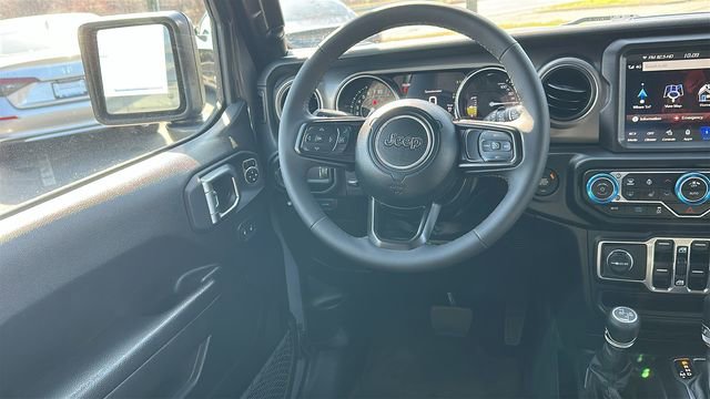 Used 2023 Jeep Wrangler Unlimited w/ Sun & Screen Package image 22