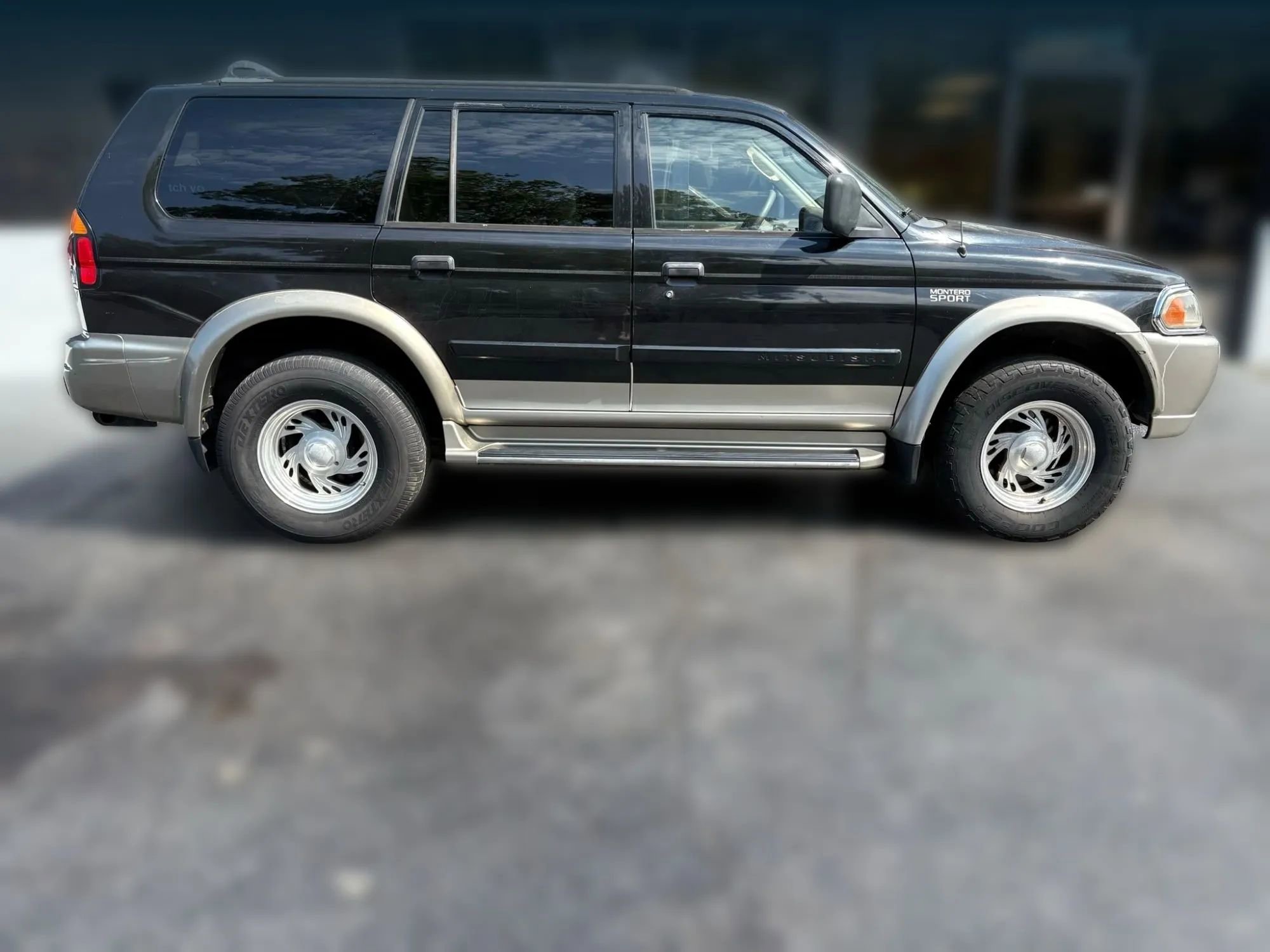 Used 2000 Mitsubishi Montero Sport XLS image 6
