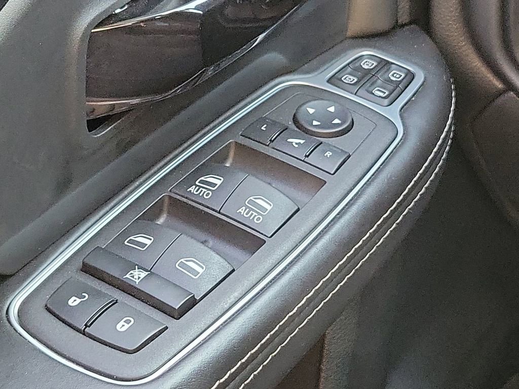 Used 2024 RAM 2500 Limited image 32