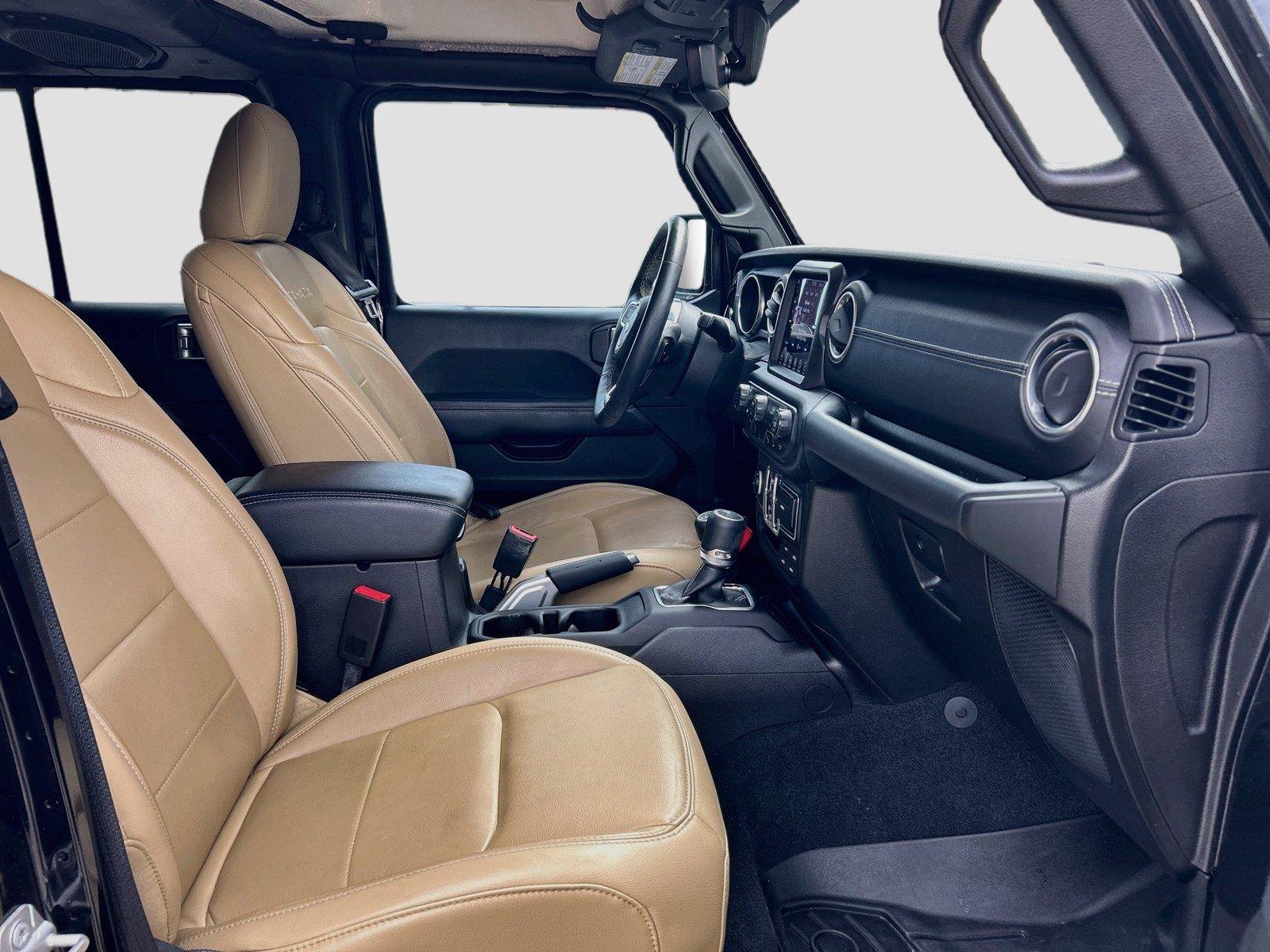 Used 2018 Jeep Wrangler Unlimited Sahara AWD/4WD image 16
