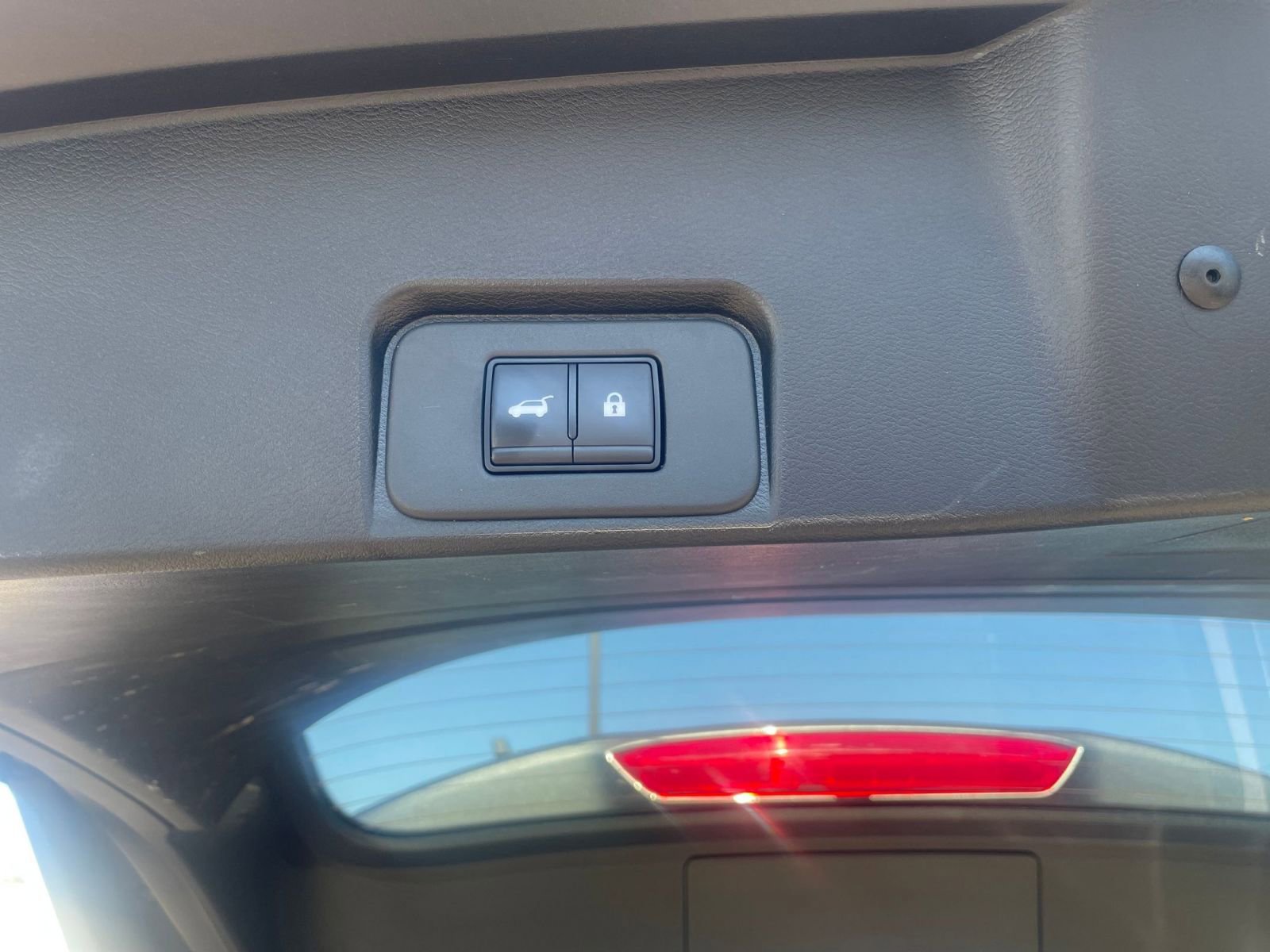 Used 2025 Nissan Rogue SV image 23