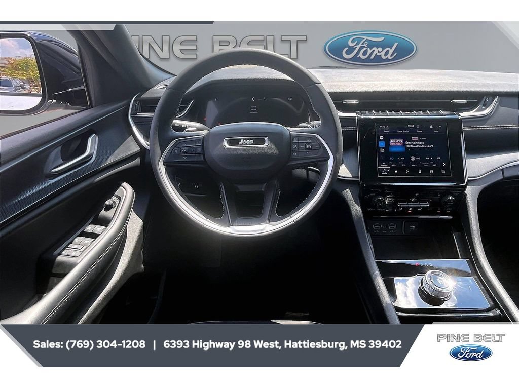 Used 2023 Jeep Grand Cherokee Altitude AWD/4WD image 5