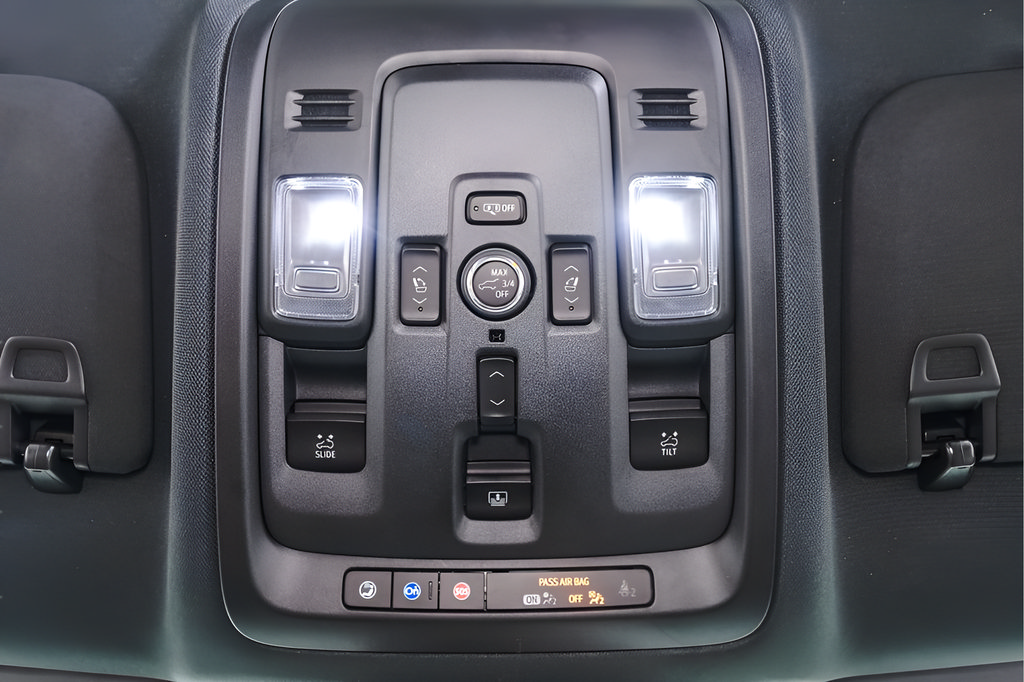 Used 2025 Chevrolet Tahoe High Country AWD/4WD image 18