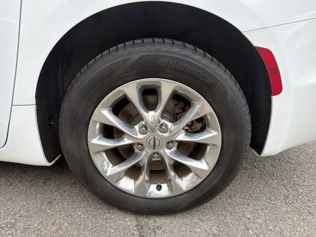Used 2021 Chrysler Pacifica Touring-L AWD/4WD image 14