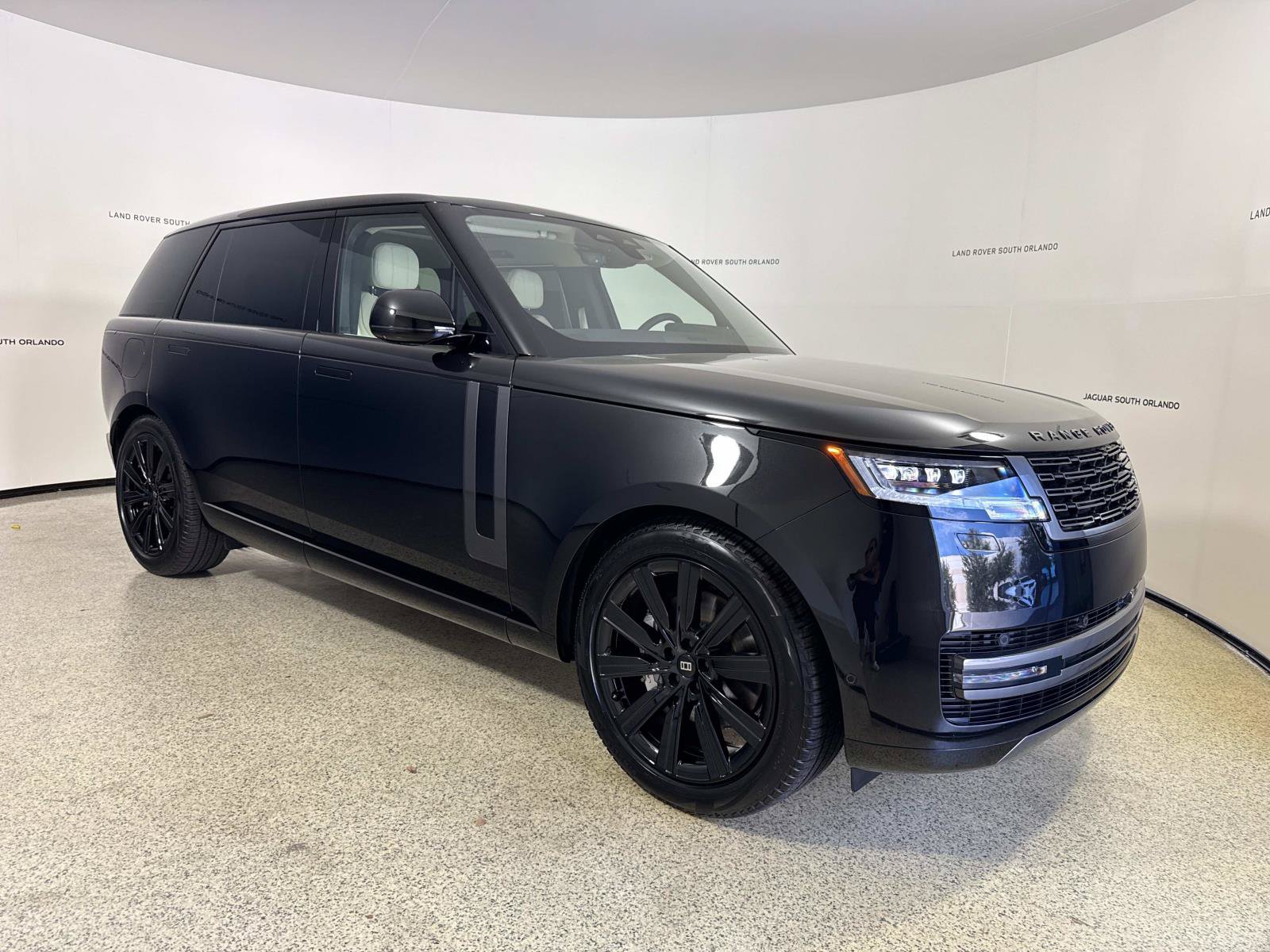 New 2027 Land Rover Range Rover Long Wheelbase SE AWD/4WD image 7