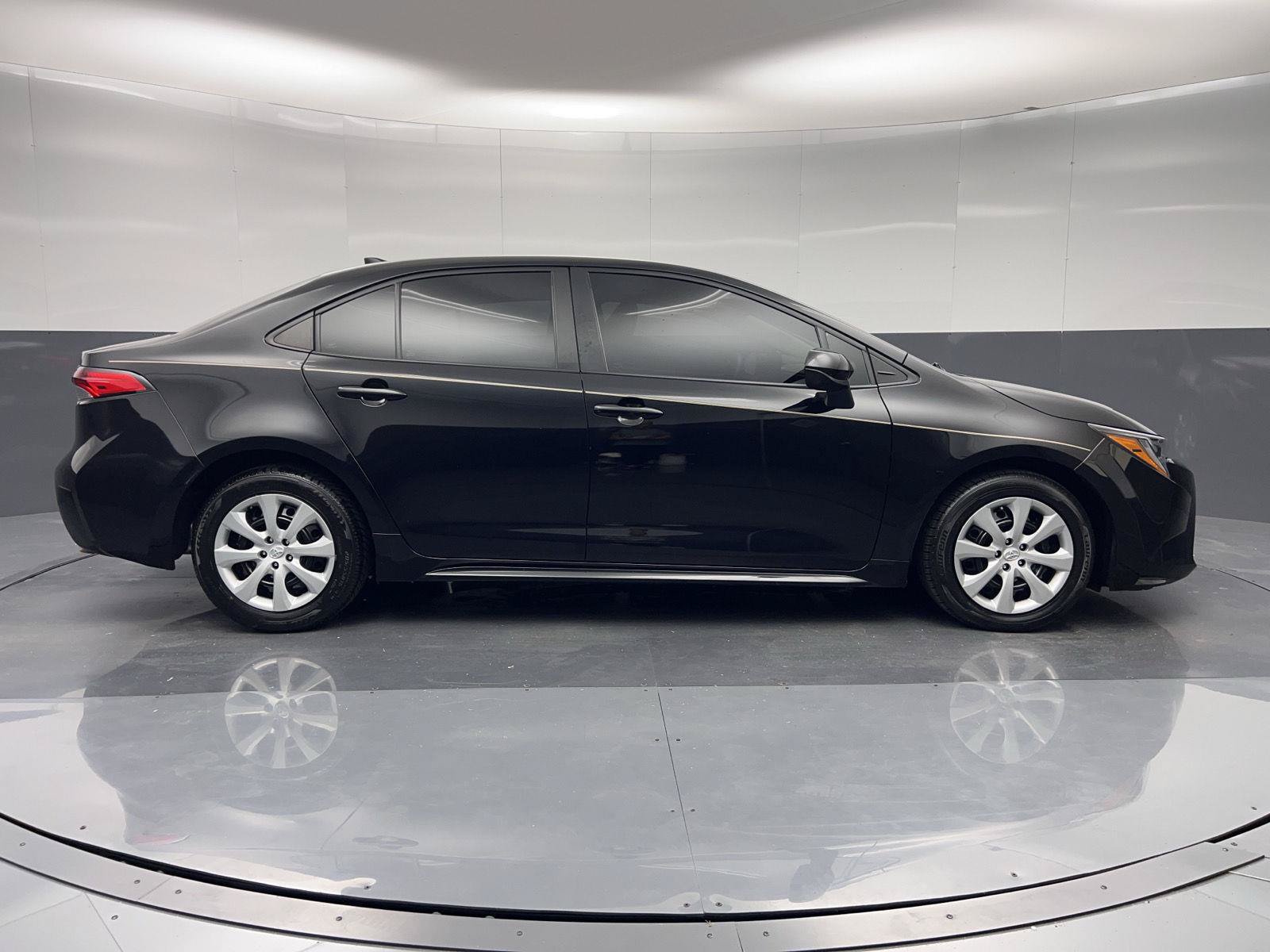 Used 2024 Toyota Corolla LE FWD image 32