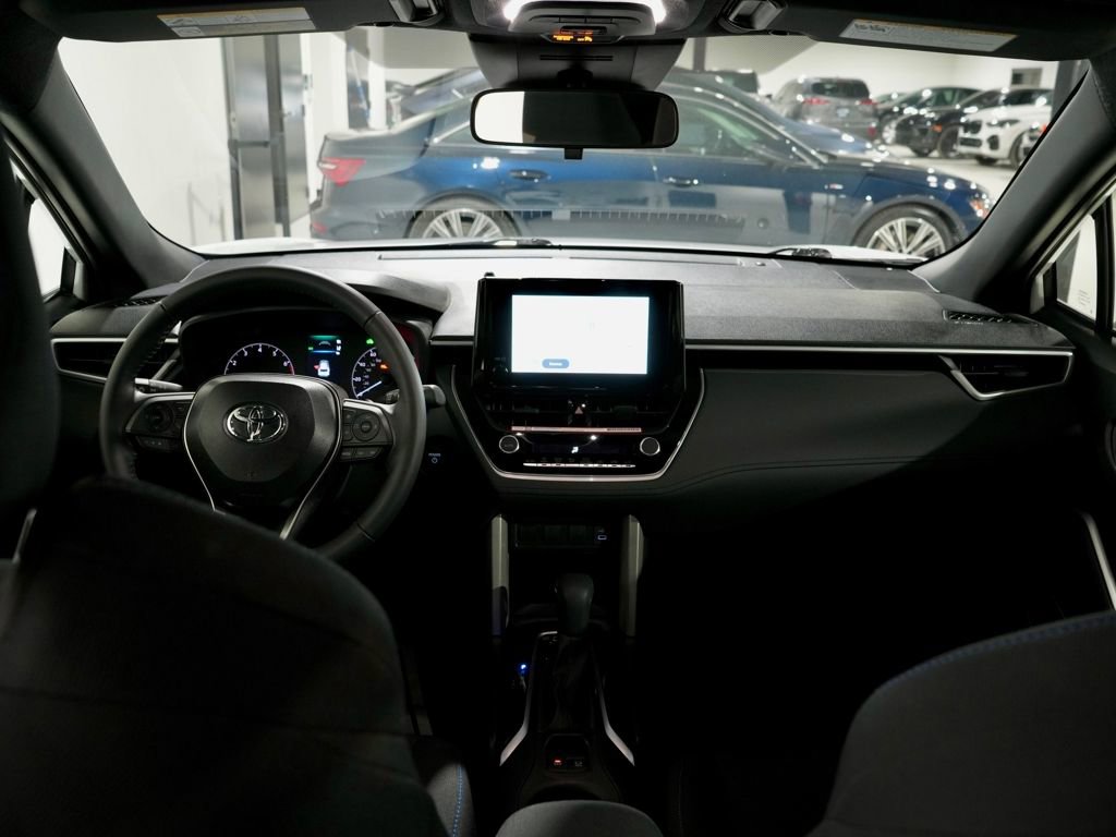 Used 2025 Toyota Corolla Cross AWD Hybrid image 14