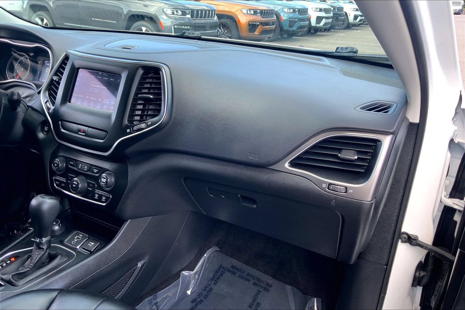 Used 2019 Jeep Cherokee Latitude Plus AWD/4WD image 17