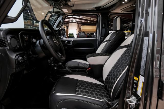 Used 2025 Jeep Gladiator Sport image 15