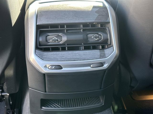 Used 2024 BMW 740i image 21