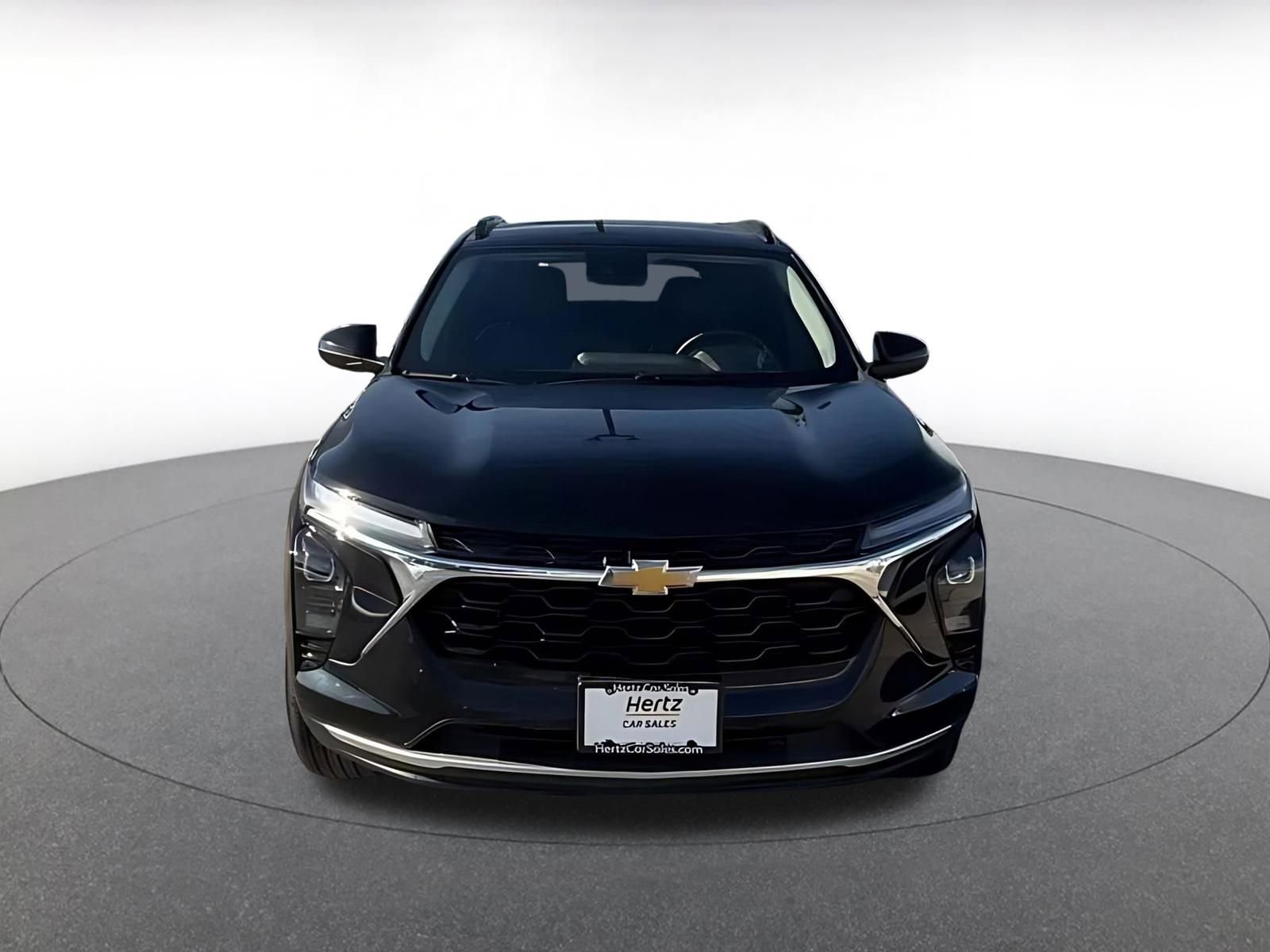 Used 2025 Chevrolet Trax LT w/ LT Convenience Package image 3