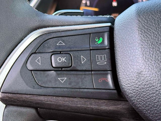 Used 2023 Jeep Grand Cherokee L Limited AWD/4WD image 24