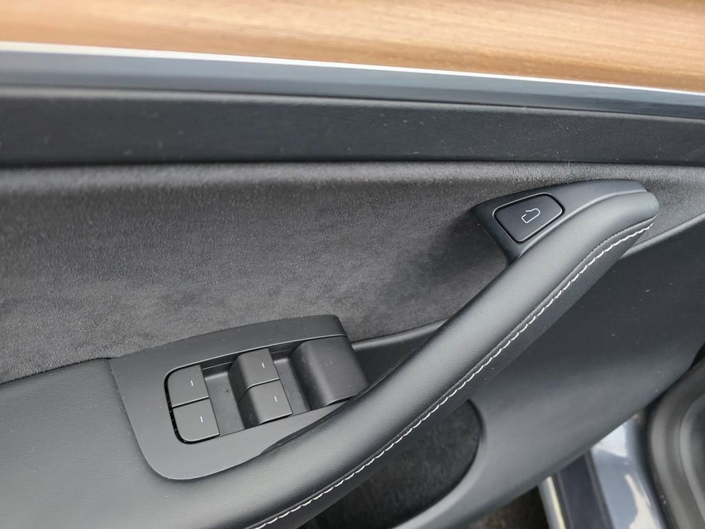 Used 2023 Tesla Model Y Long Range image 17