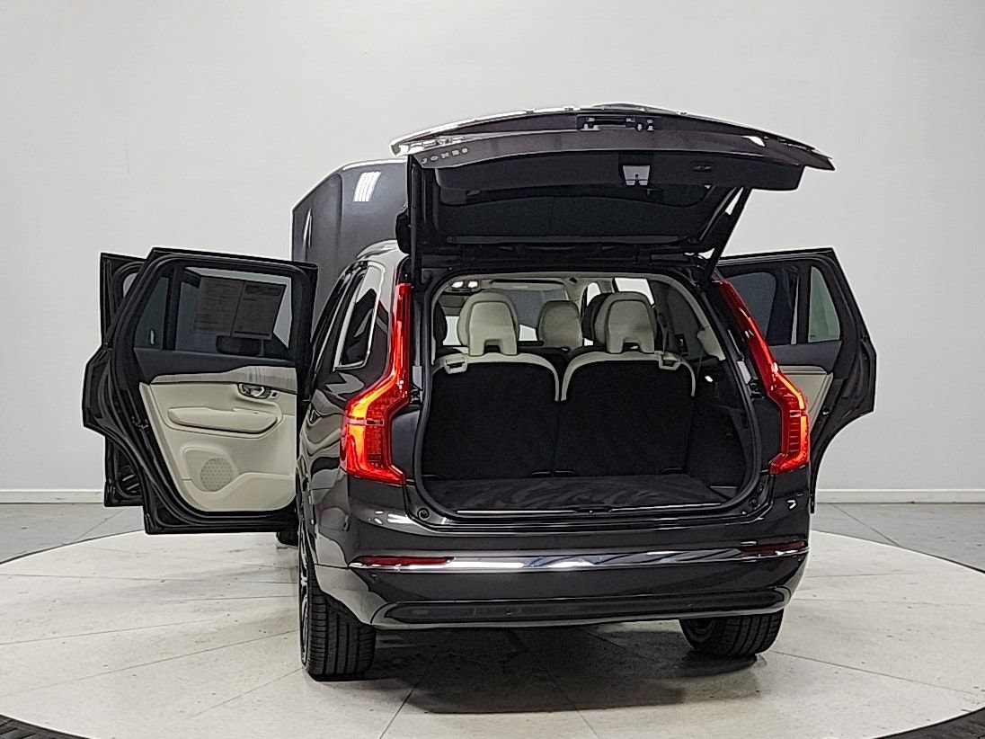 Used 2024 Volvo XC90 B5 Plus AWD/4WD image 14