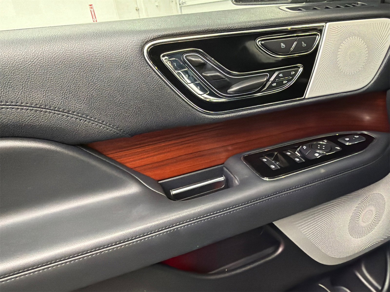 Used 2022 Lincoln Navigator L Reserve w/ Equipment Group 201A image 39