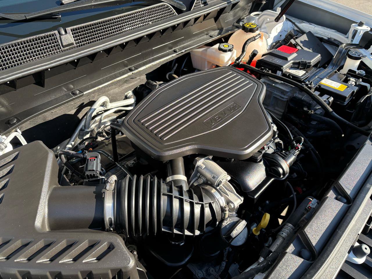 Used 2023 GMC Acadia SLT w/ Elevation Edition image 10