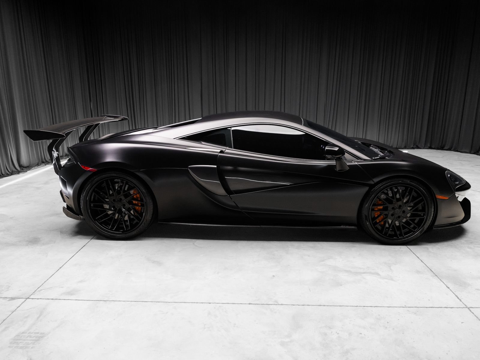 Used 2016 McLaren 570S Coupe RWD image 16
