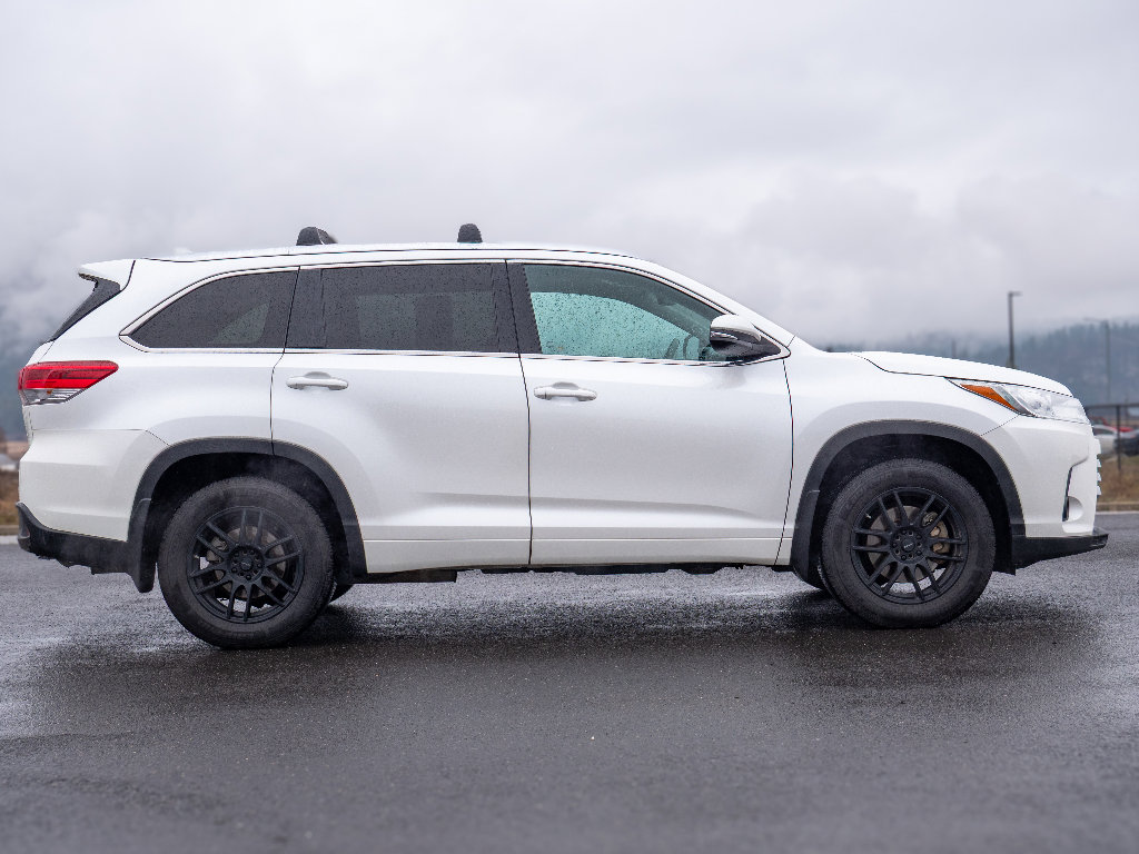 Used 2017 Toyota Highlander XLE image 4