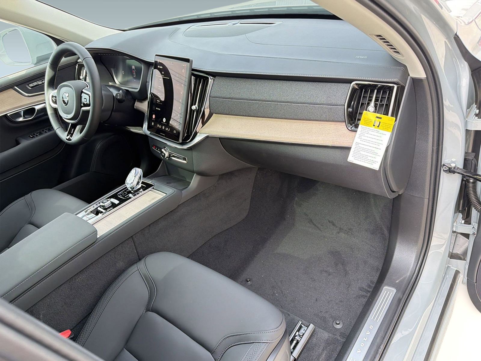 New 2026 Volvo XC90 T8 Plus w/ Protection Package AWD/4WD image 31