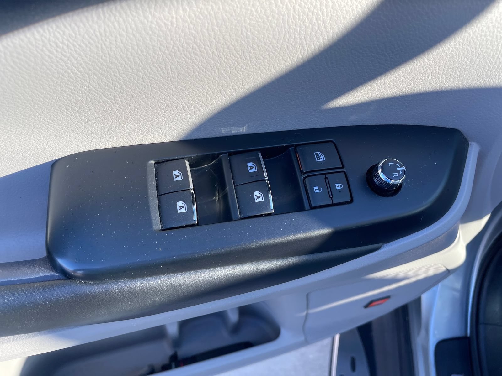 Used 2019 Toyota Highlander Limited Platinum FWD image 18