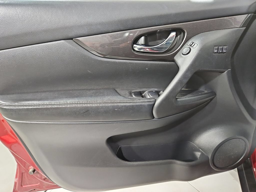 Used 2019 Nissan Rogue SV w/ Sun & Sound Touring Package AWD/4WD image 11