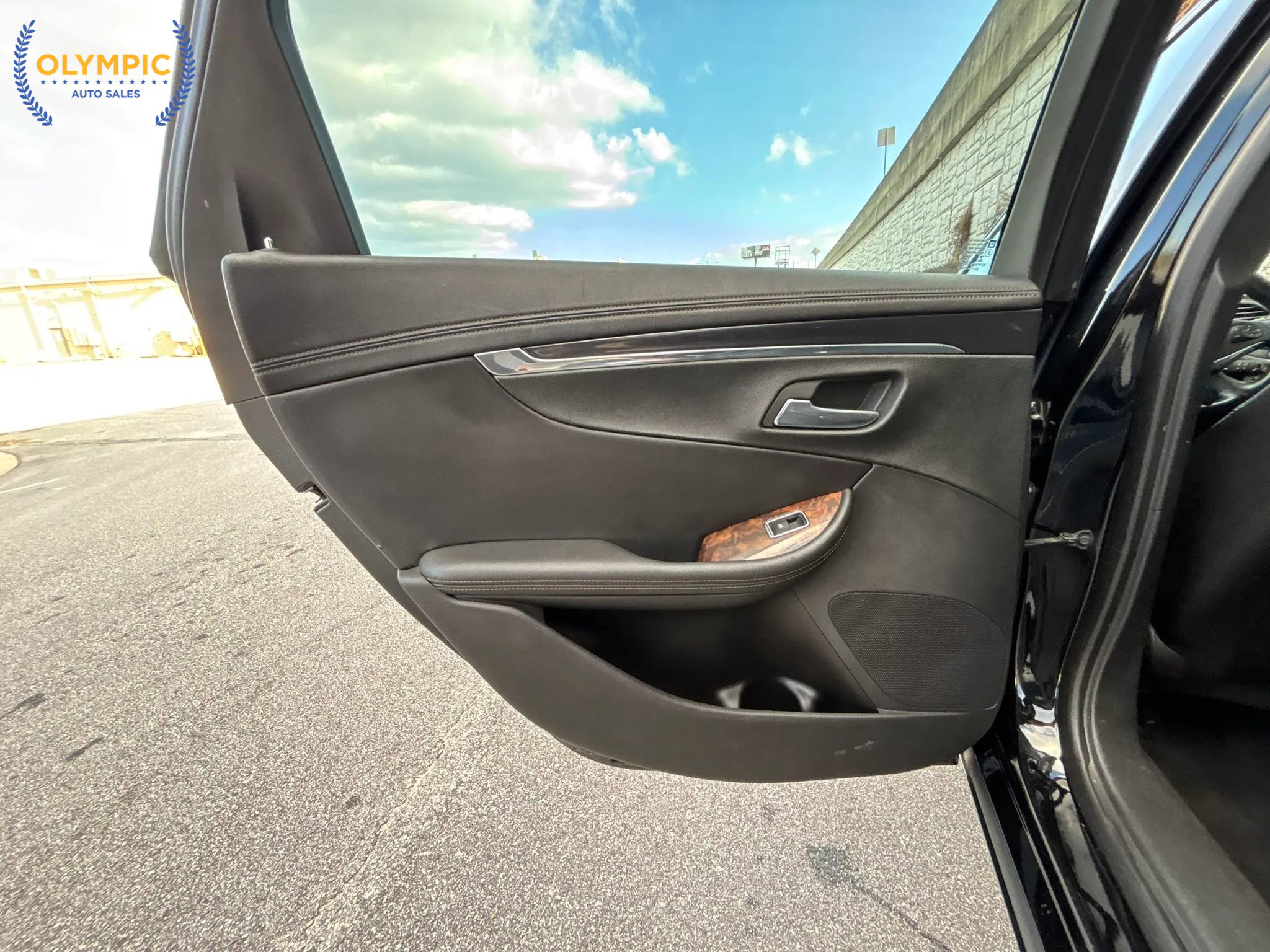 Used 2014 Chevrolet Impala LT w/ Convenience Package image 38