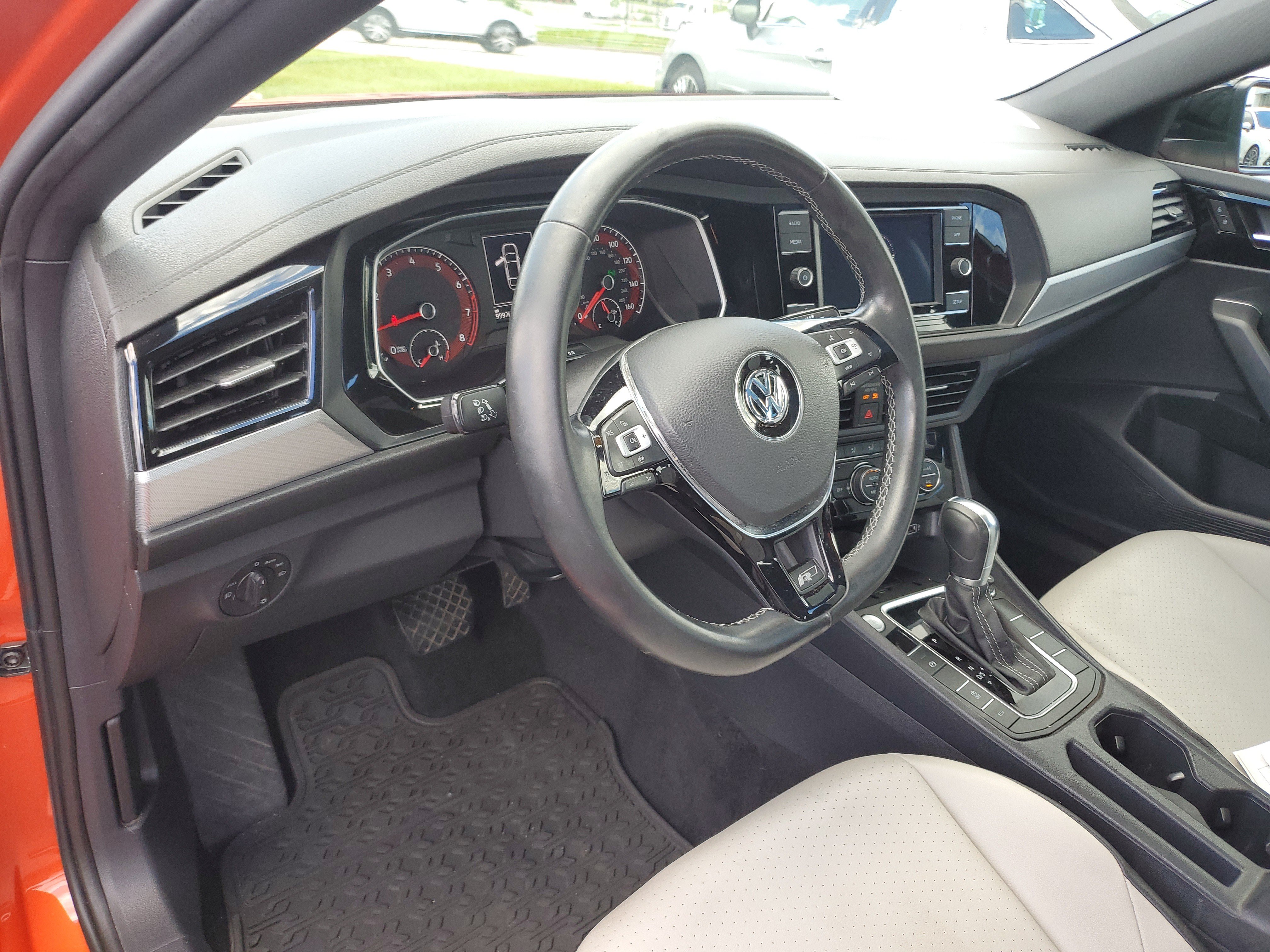 Used 2019 Volkswagen Jetta R-Line w/ R-Line Cold Weather Package FWD image 18