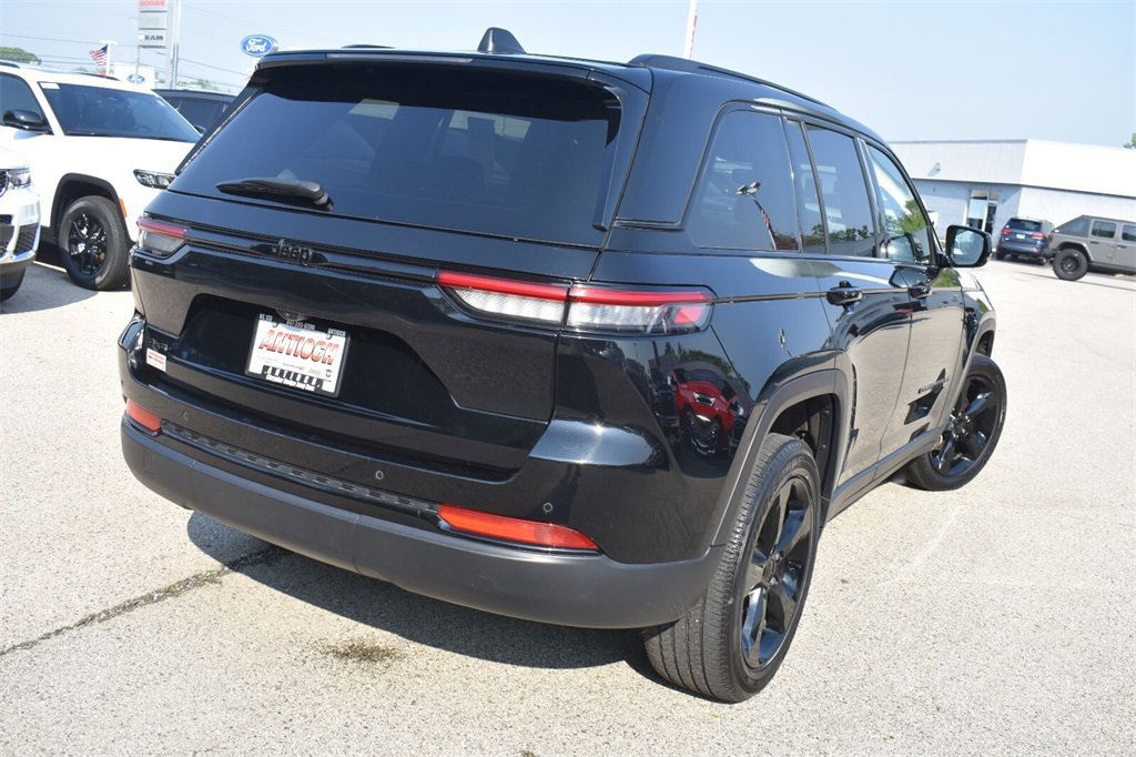 Used 2023 Jeep Grand Cherokee Altitude image 8