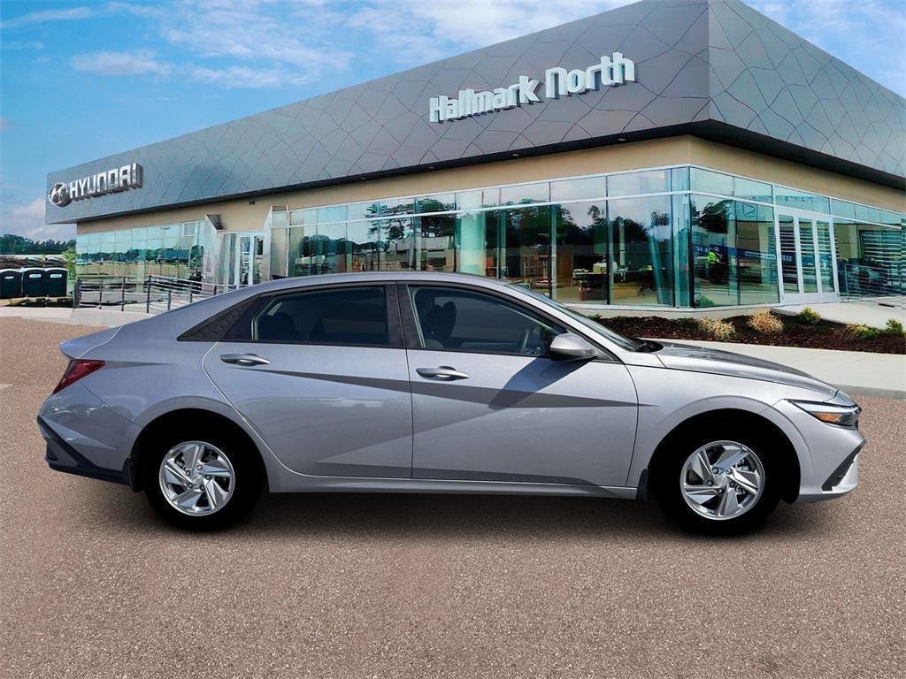 New 2026 Hyundai Elantra SE image 9