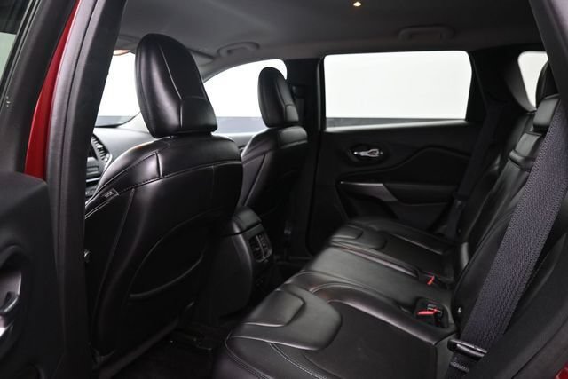 Used 2019 Jeep Cherokee Latitude Plus AWD/4WD image 16