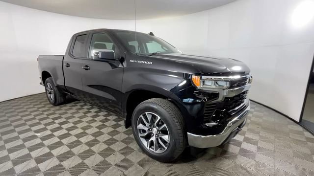 Used 2022 Chevrolet Silverado 1500 LT AWD/4WD image 2