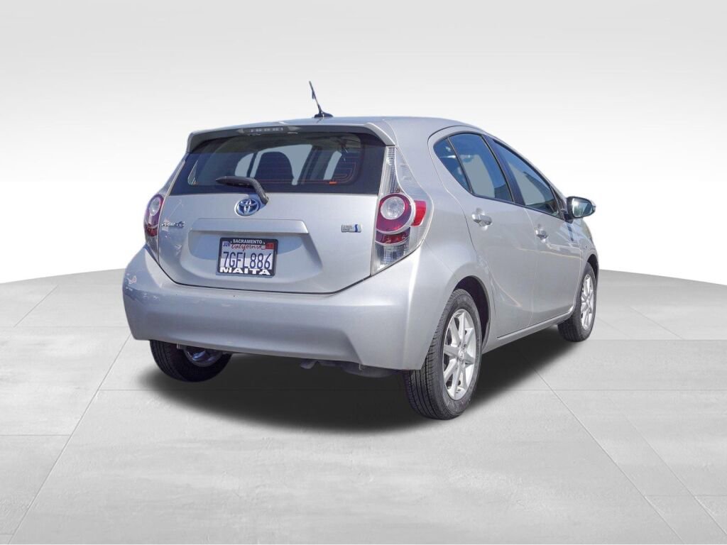 Used 2014 Toyota Prius C Three image 3
