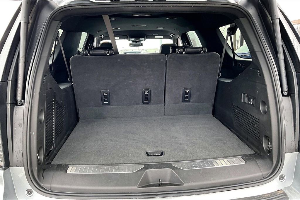 Used 2025 Chevrolet Suburban Premier image 48