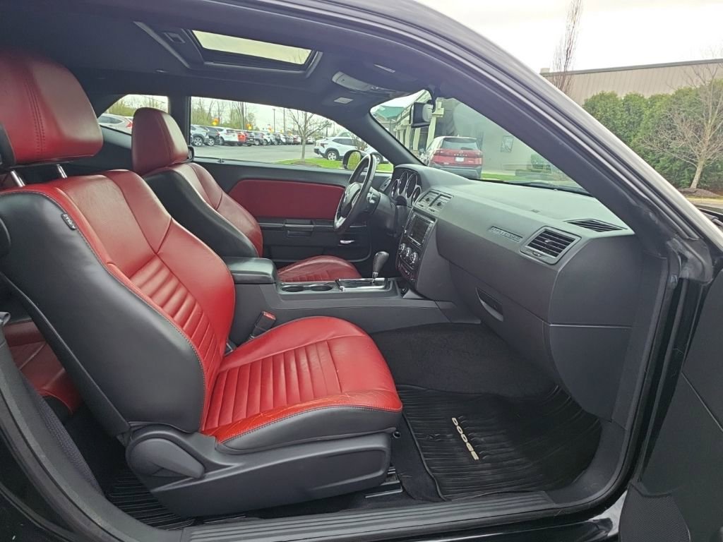 Used 2014 Dodge Challenger SXT Plus image 32