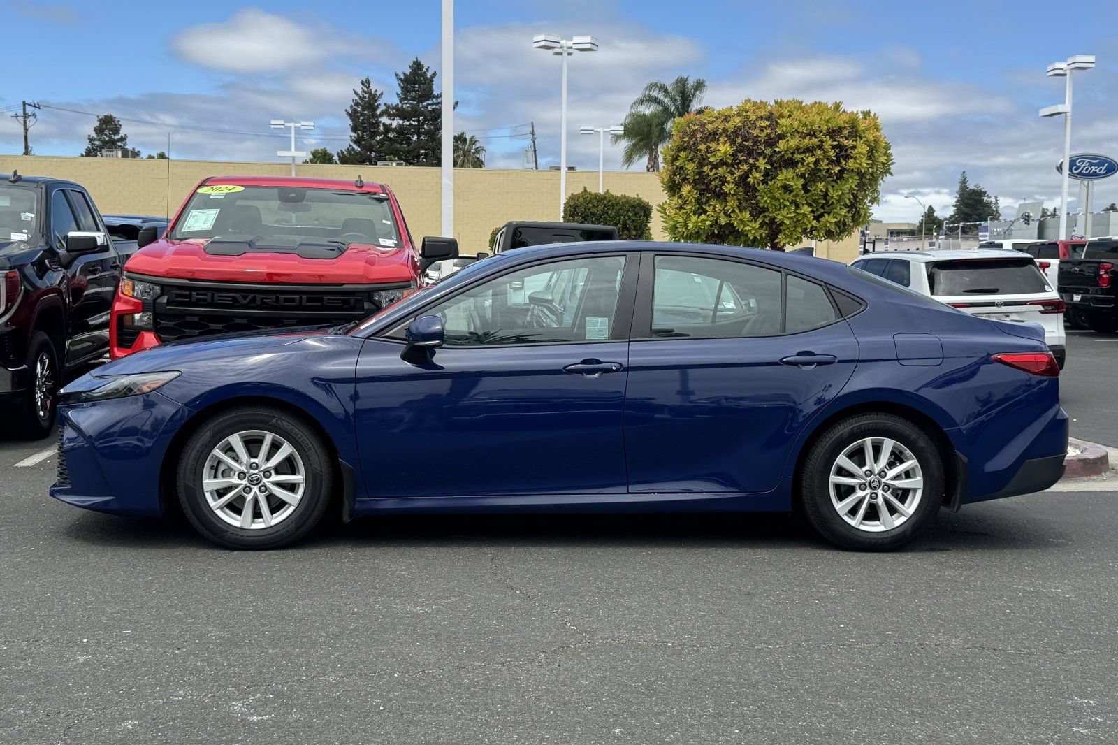 Used 2025 Toyota Camry LE FWD image 8