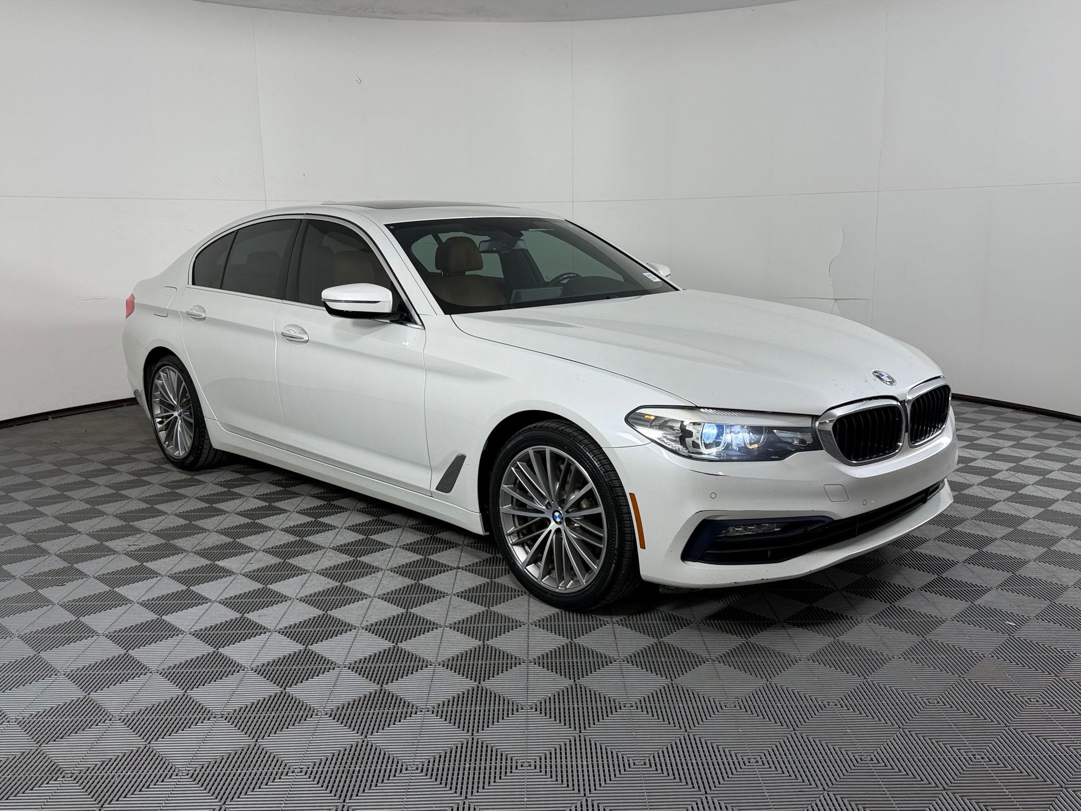Used 2018 BMW 530i RWD image 7
