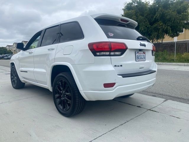 Used 2018 Jeep Grand Cherokee Altitude AWD/4WD image 4
