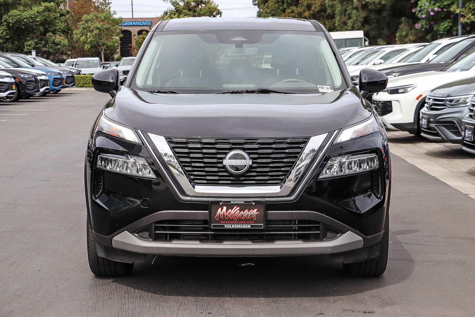 Used 2023 Nissan Rogue SV FWD image 2