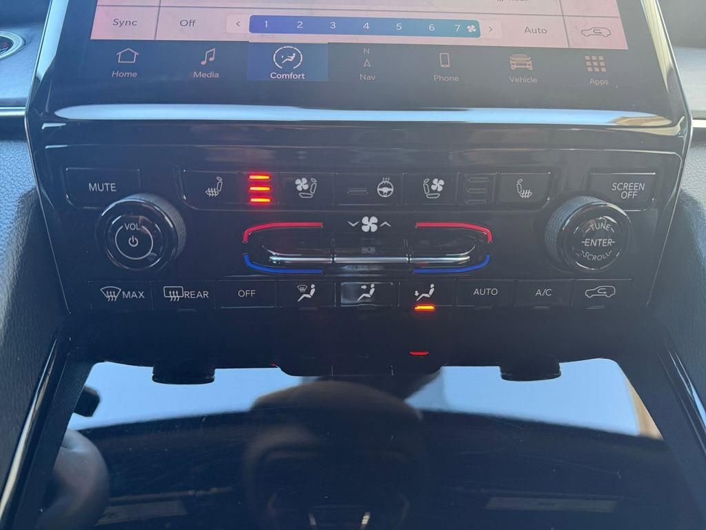 Used 2023 Jeep Grand Cherokee L Overland image 24