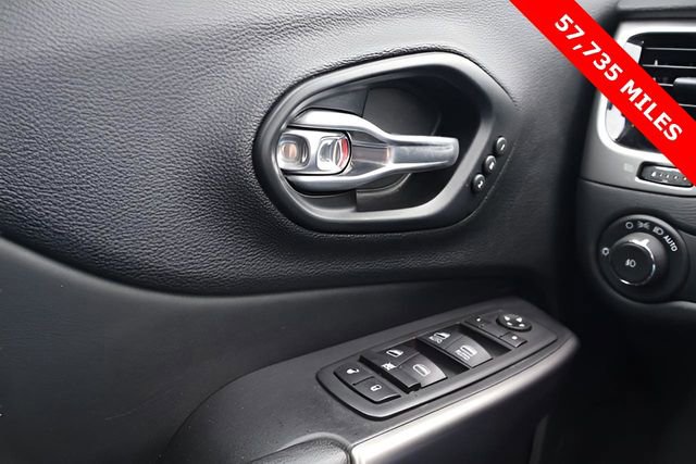 Used 2020 Jeep Cherokee Limited image 28