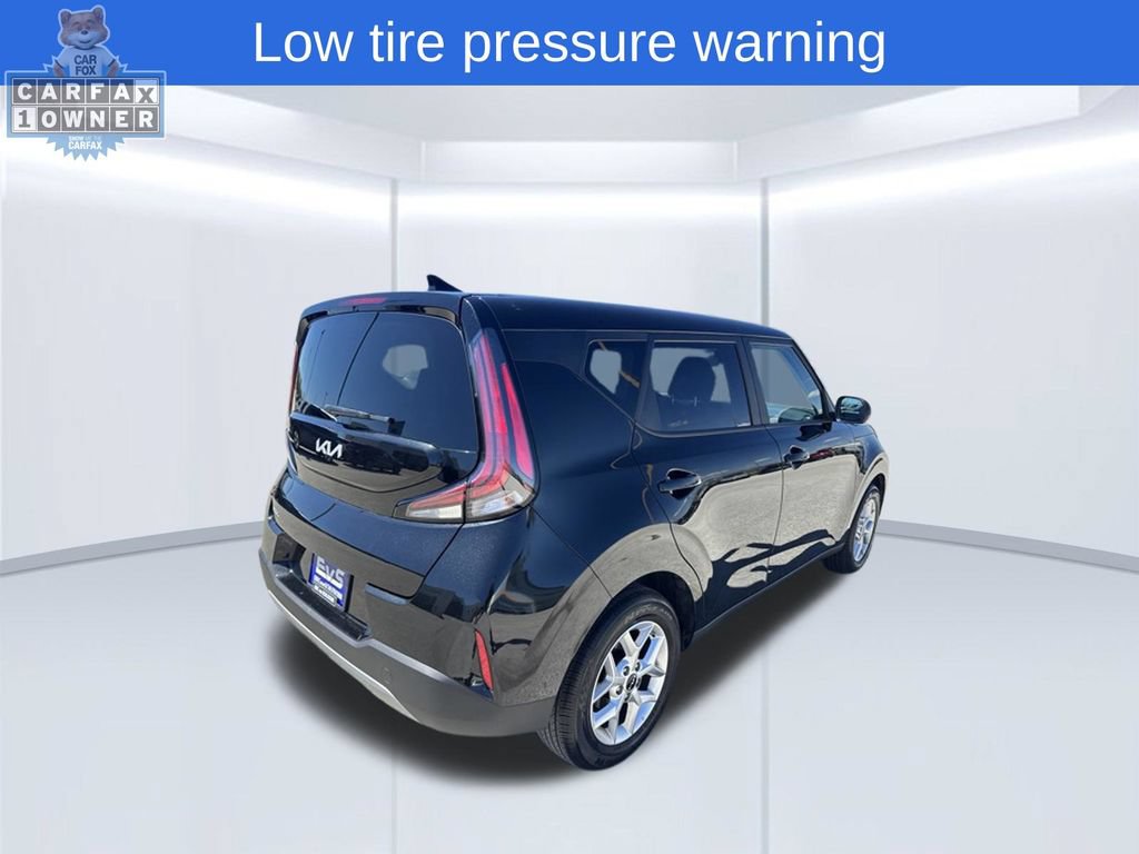 Used 2025 Kia Soul LX w/ LX Technology Package FWD image 4