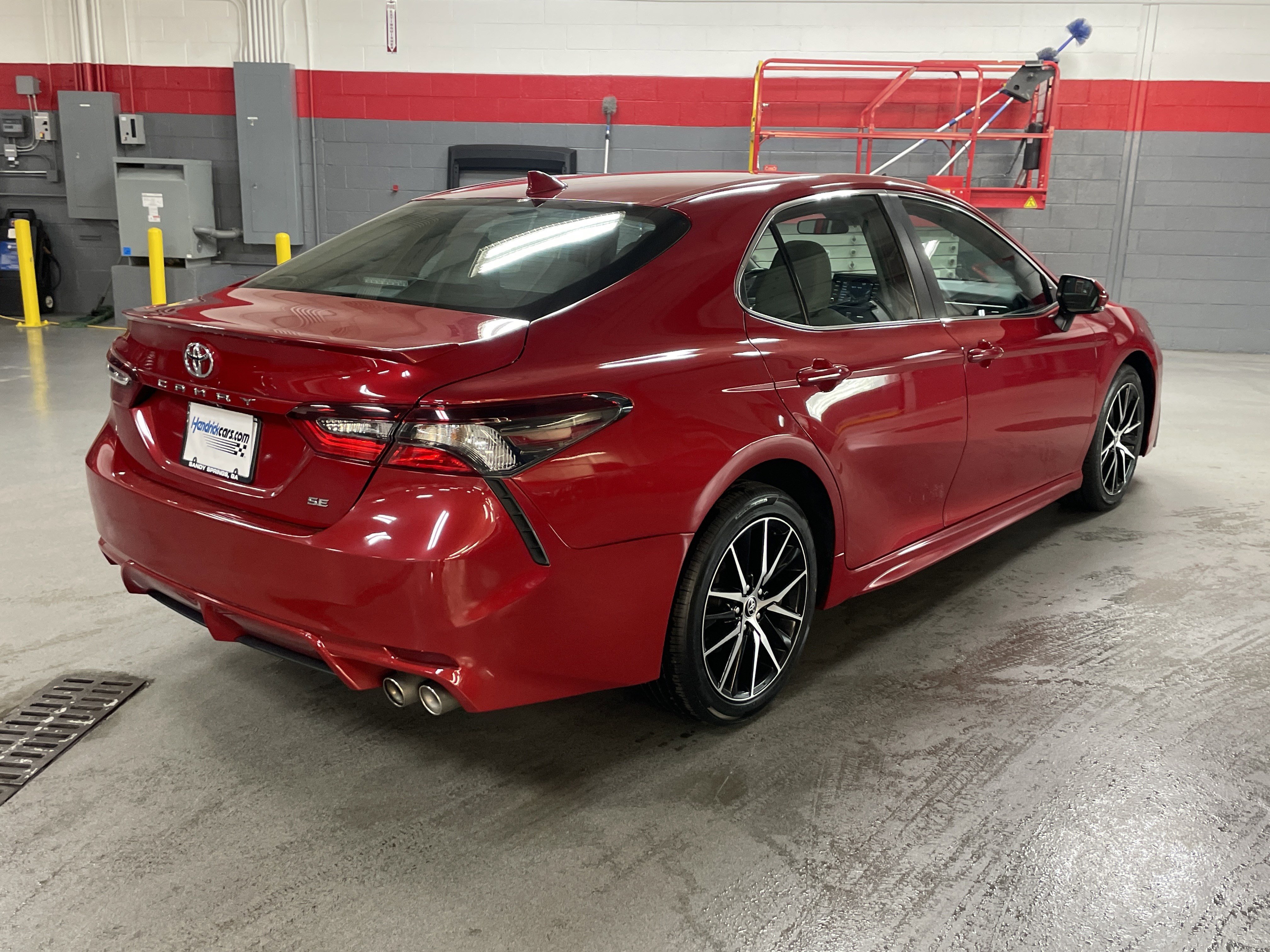 Used 2022 Toyota Camry SE FWD image 10