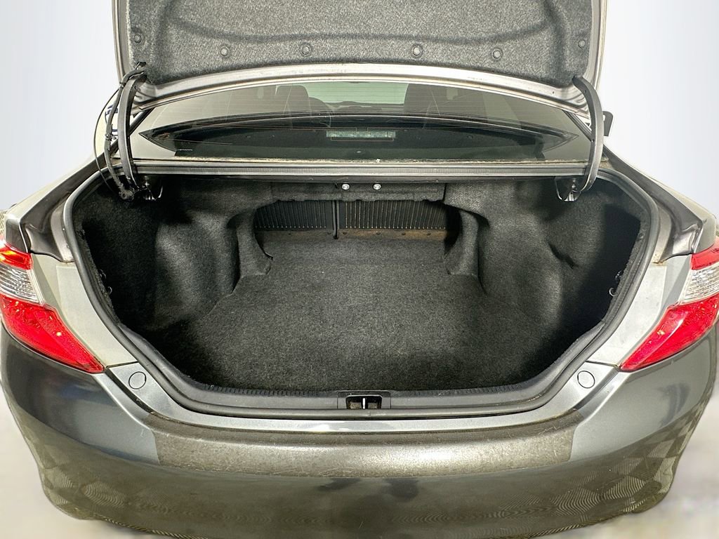 Used 2014 Toyota Camry SE w/ Leather Package FWD image 32