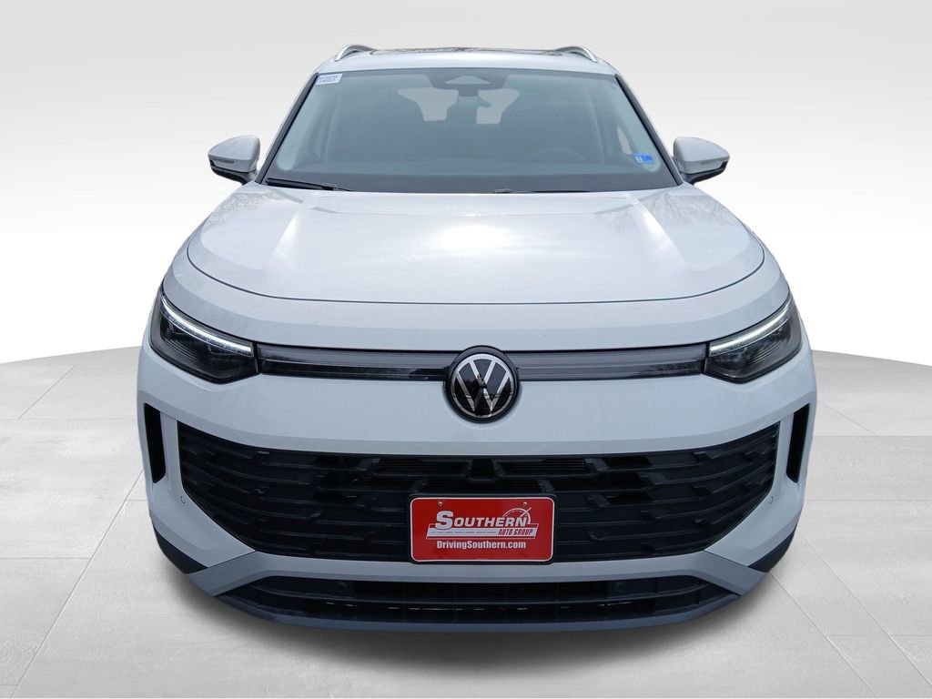 New 2025 Volkswagen Tiguan SE image 8
