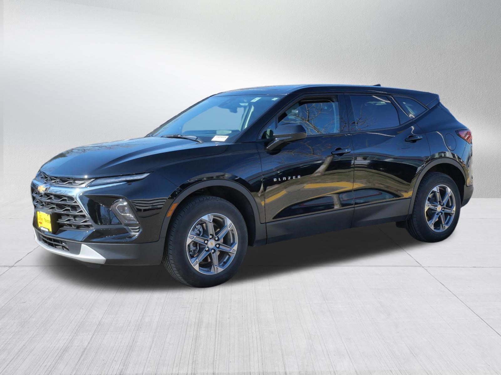 Used 2025 Chevrolet Blazer LT image 3