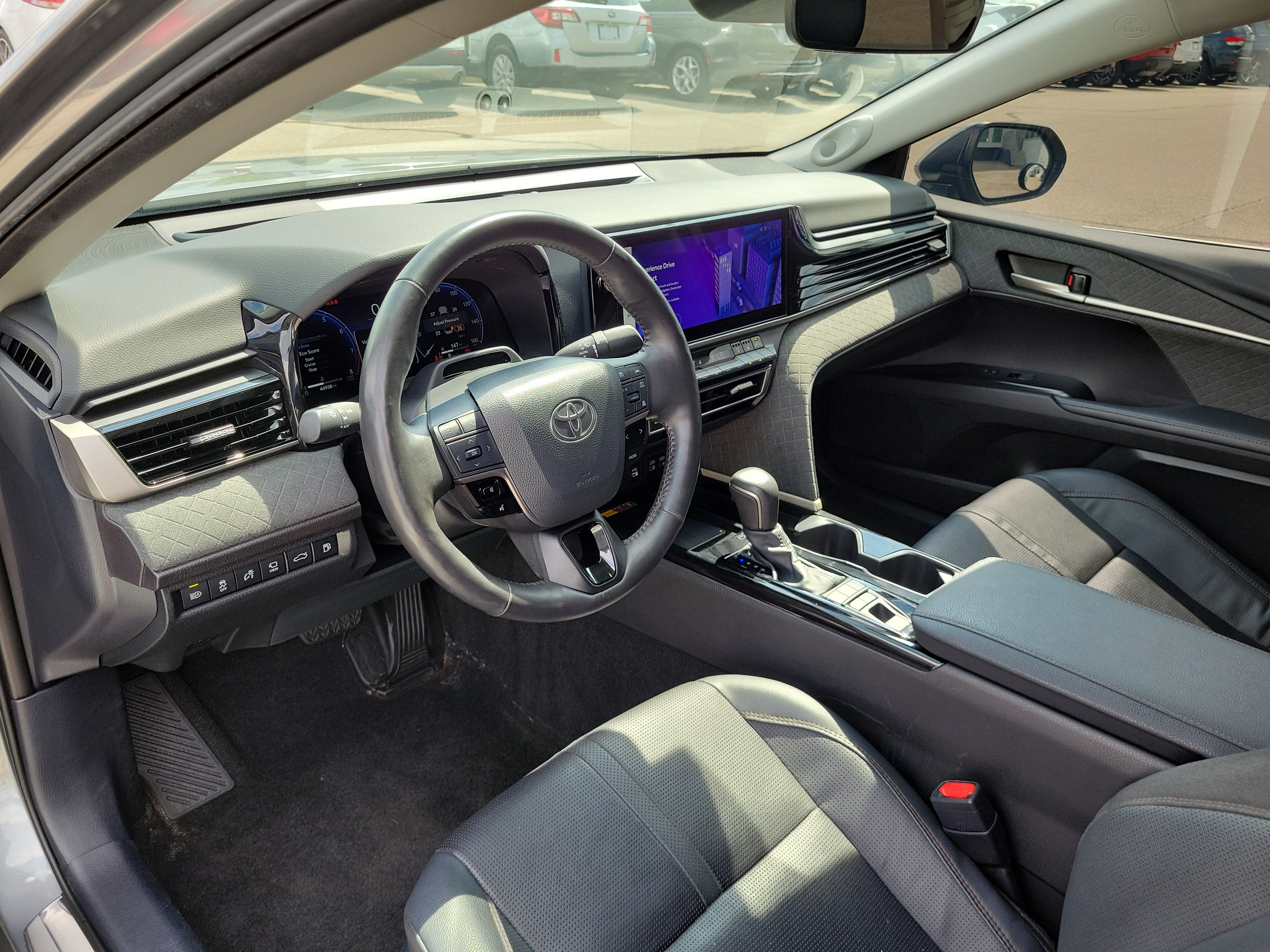 Used 2025 Toyota Camry XLE AWD/4WD image 17
