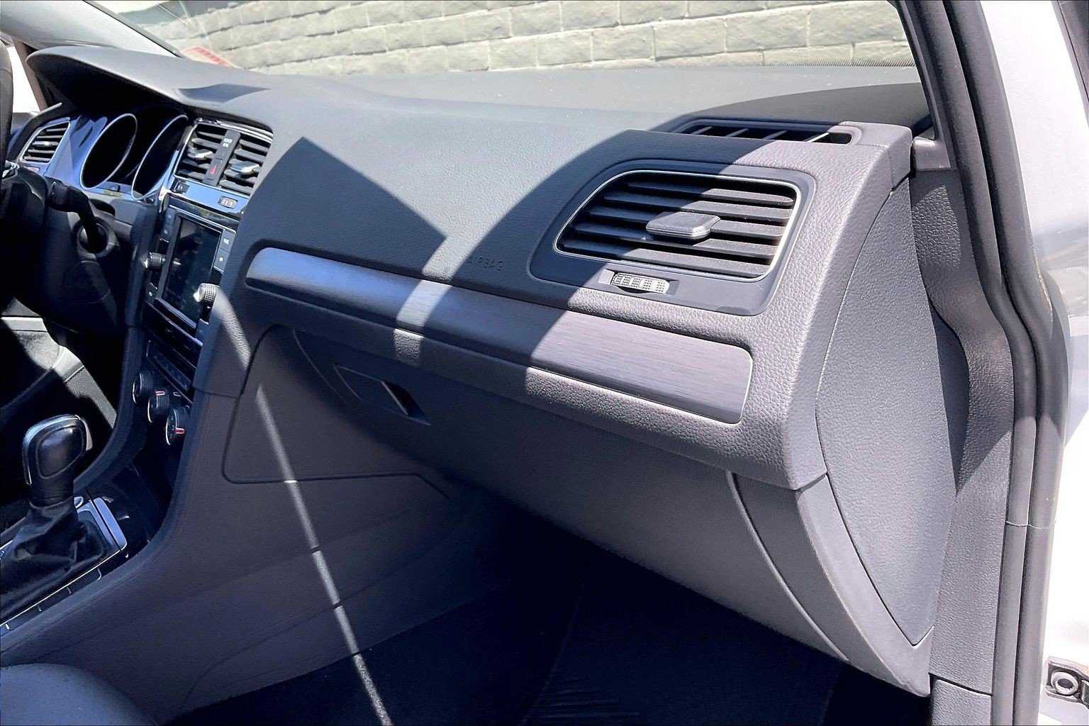 Certified 2021 Volkswagen Golf 4-Door FWD image 16