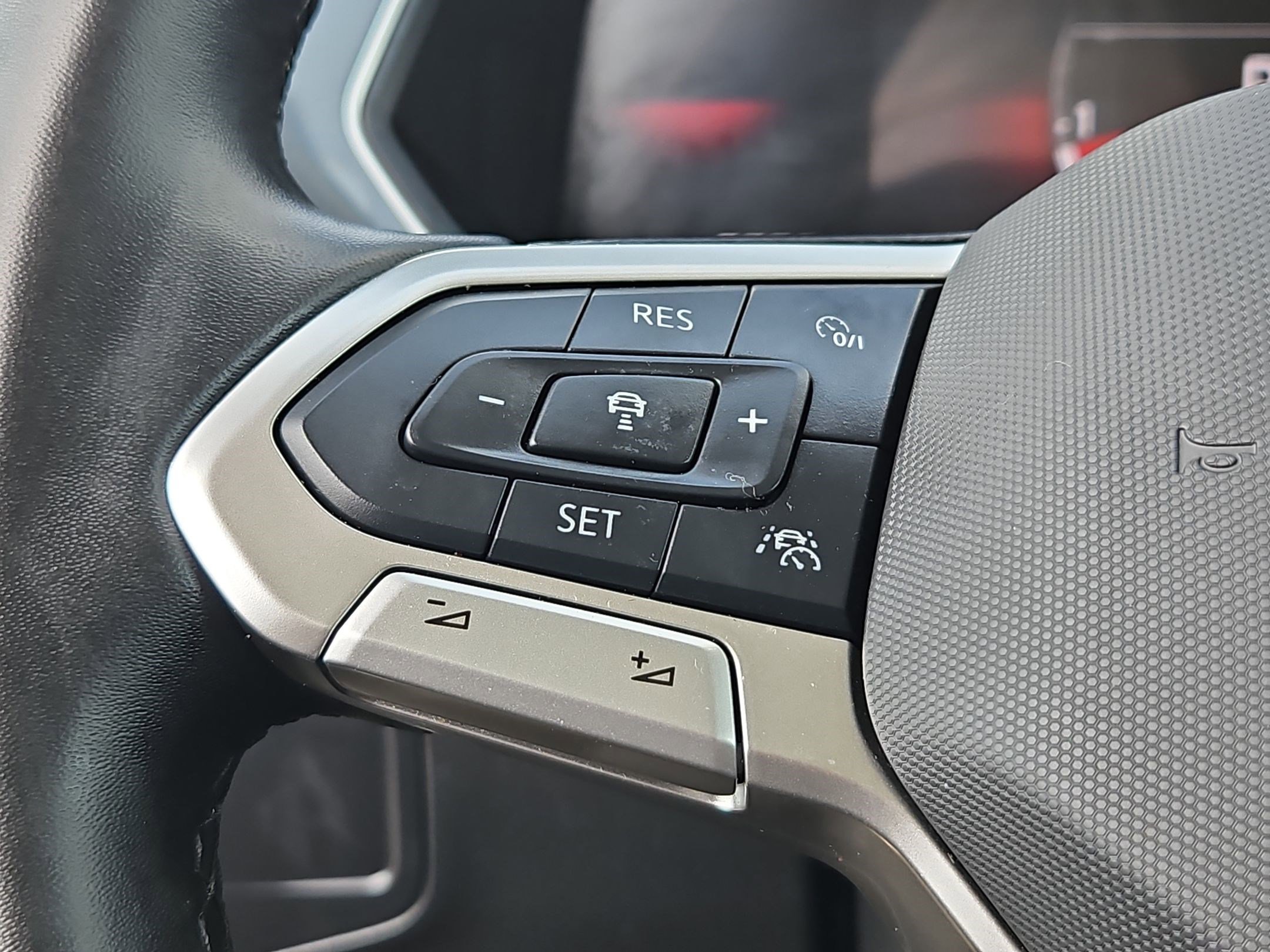 Used 2024 Volkswagen Tiguan Wolfsburg Edition image 18