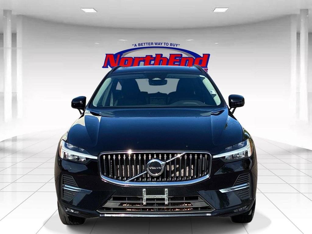 Used 2023 Volvo XC60 B5 Core AWD/4WD image 2