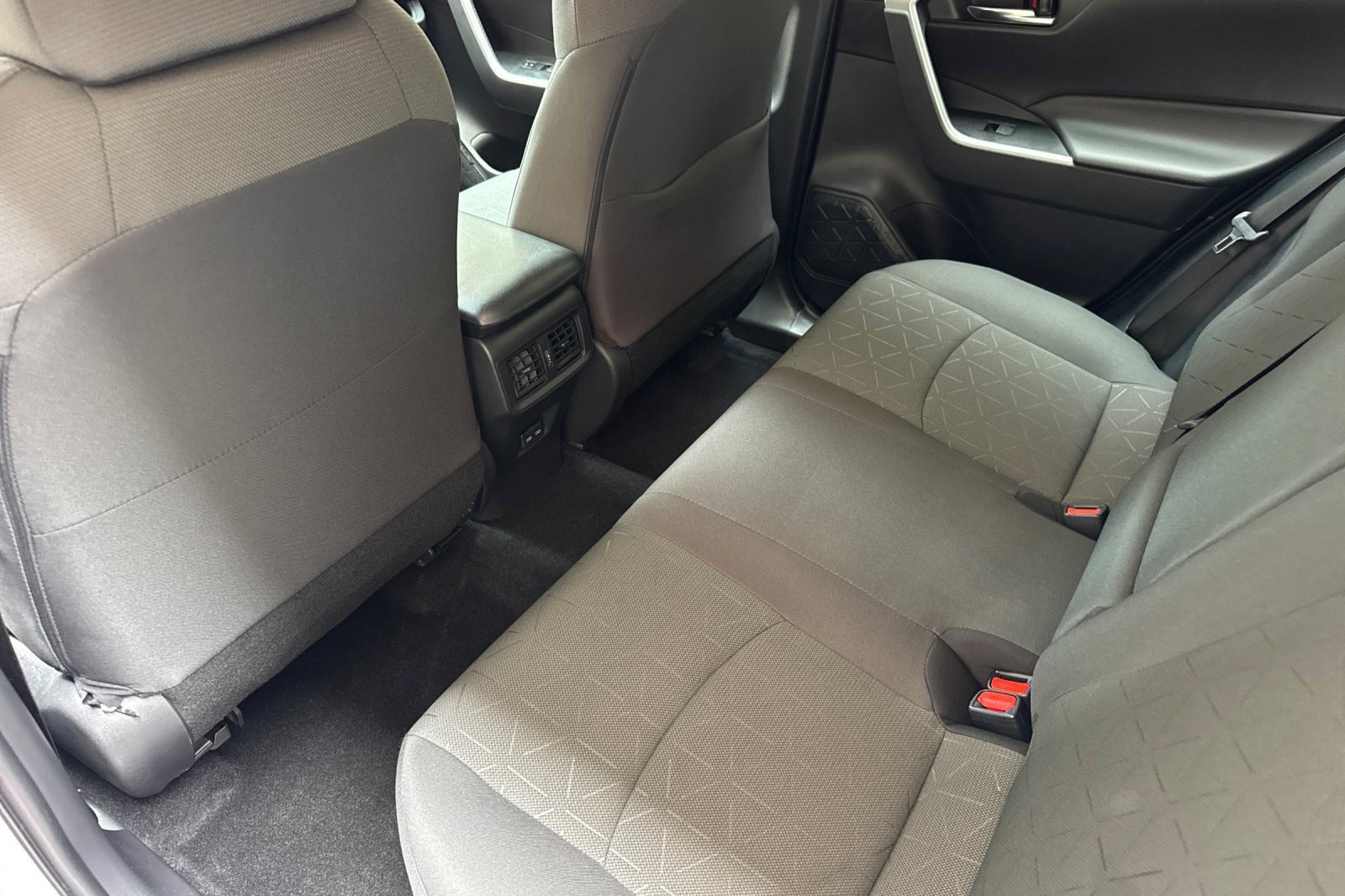 Used 2024 Toyota RAV4 XLE w/ Convenience Package FWD image 28